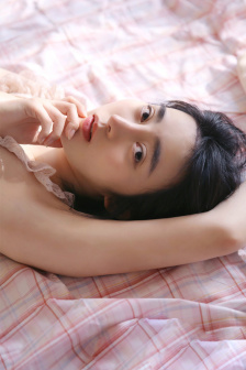 穿成万人迷的炮灰竹马